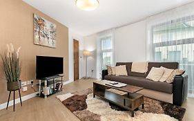 Modern 1 Bedroom Apartment In Woking Town Centre