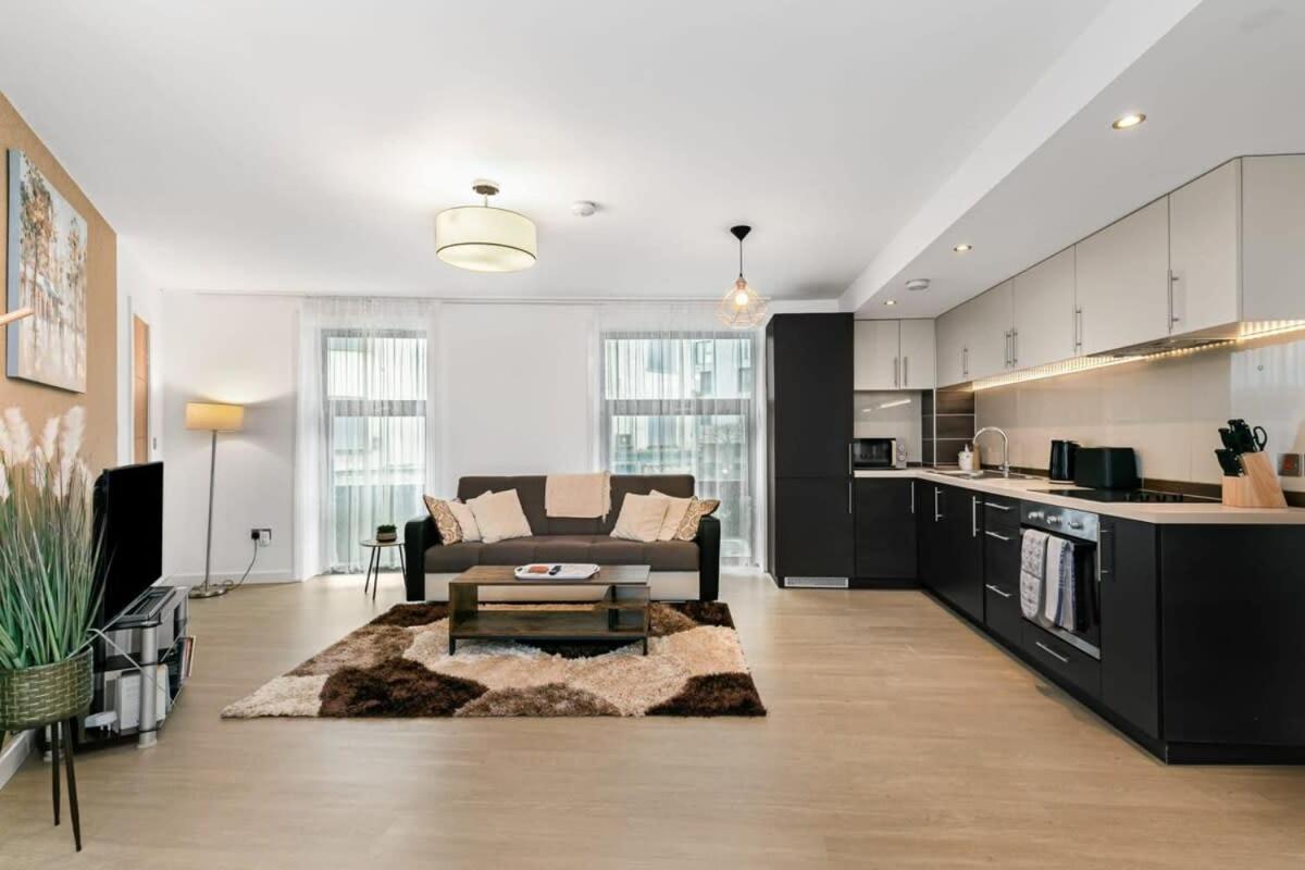 Modern 1 Bedroom Apartment In Woking Town Centre Exterior photo